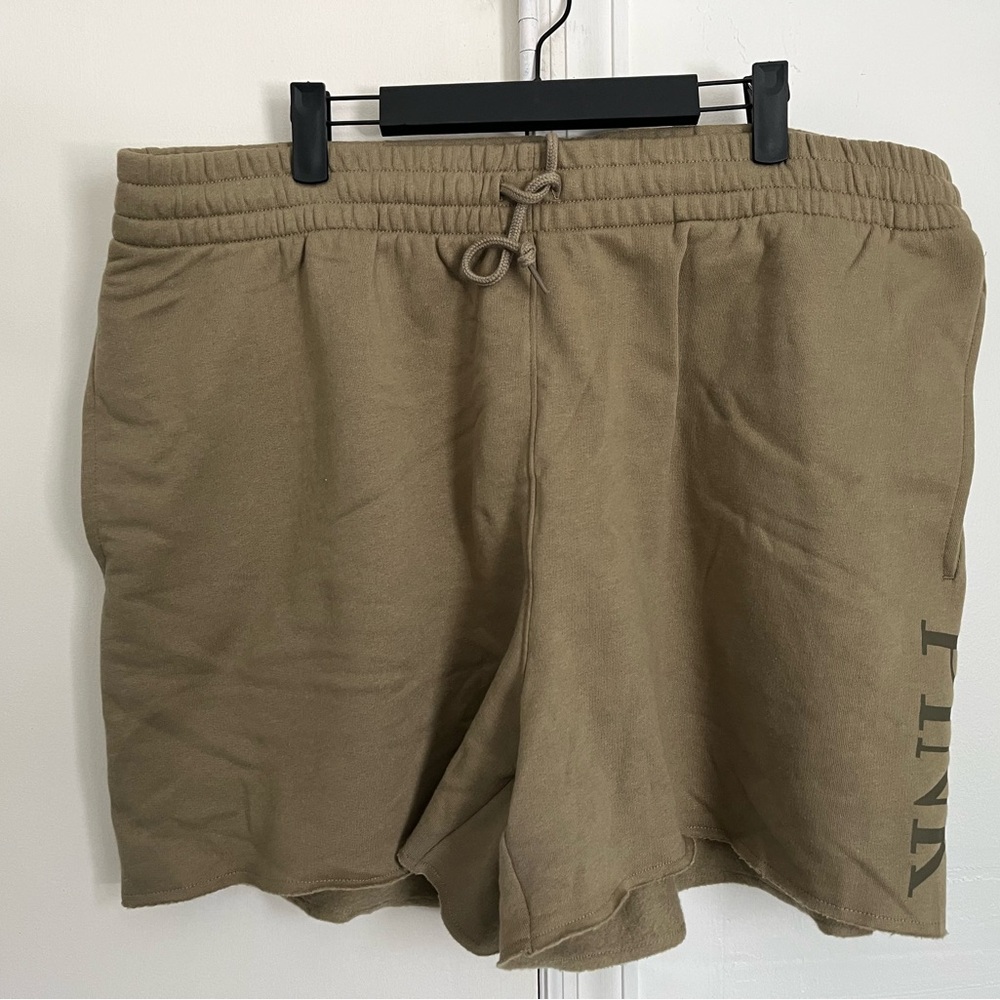 PINK Victoria secret campus boyfriend shorts… BRAND NEW only wore once.
